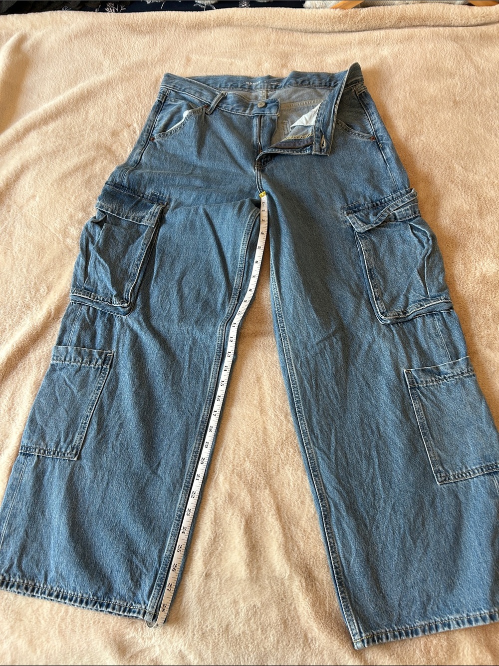 Old Navy Women's High-Rise Cargo Jeans in Light Blue Denim